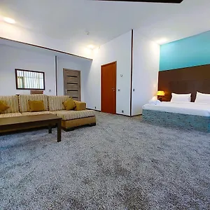 فندق Crossway, Masazir
